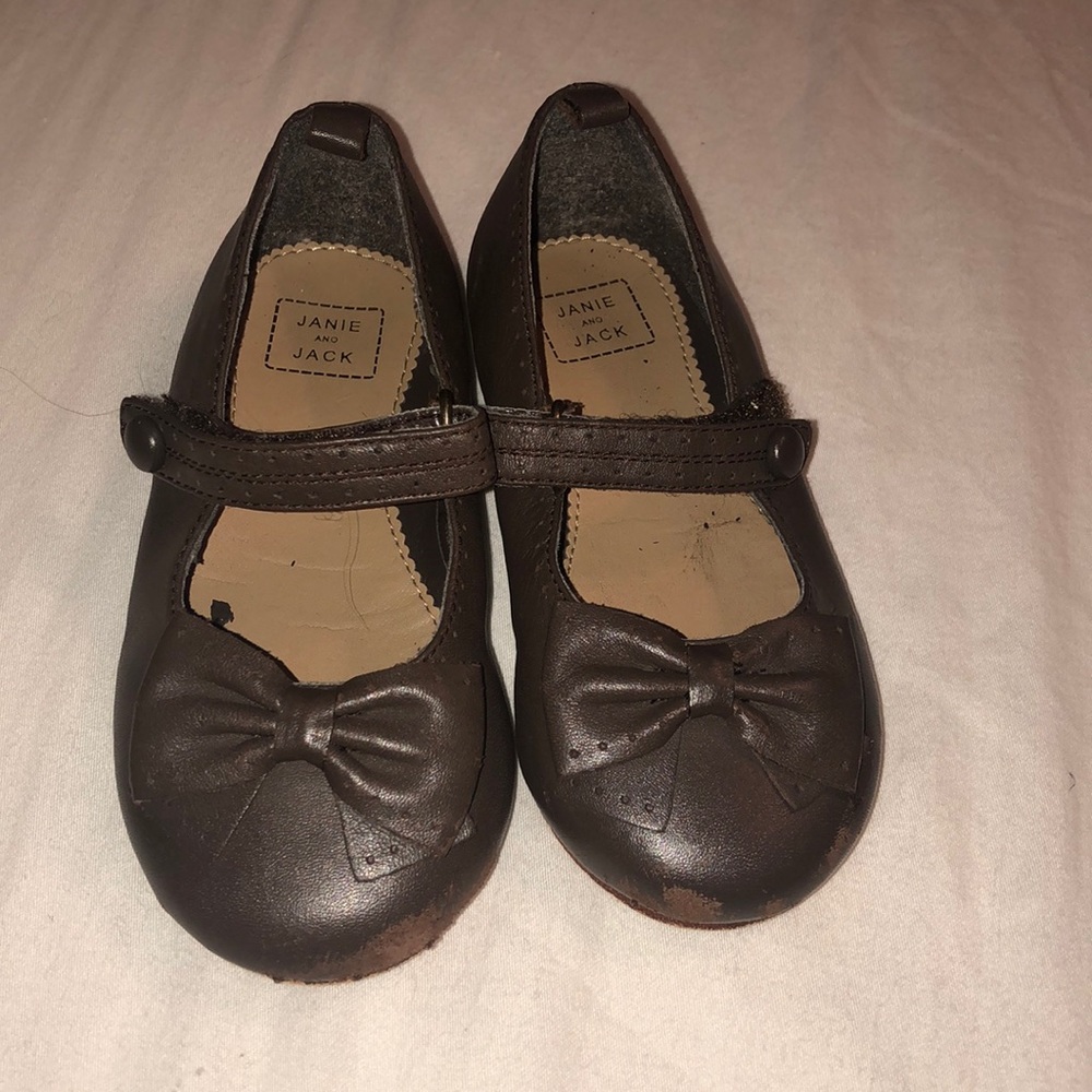 Janie and Jack brown bow flats.